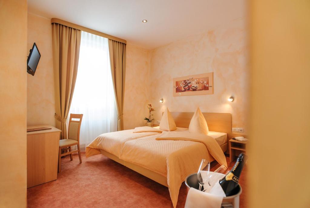 Hotel Mediterraneo Neustadt an der Weinstraße Cameră foto